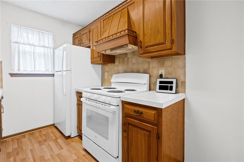 8820 Farley Street — photo 11
