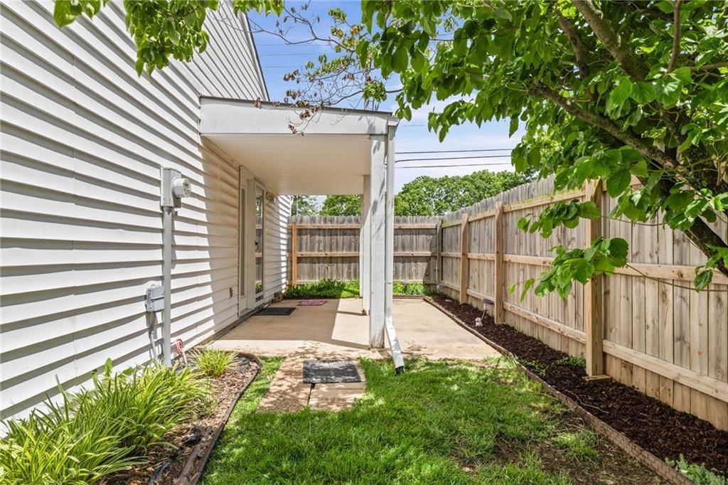 8820 Farley Street — photo 23
