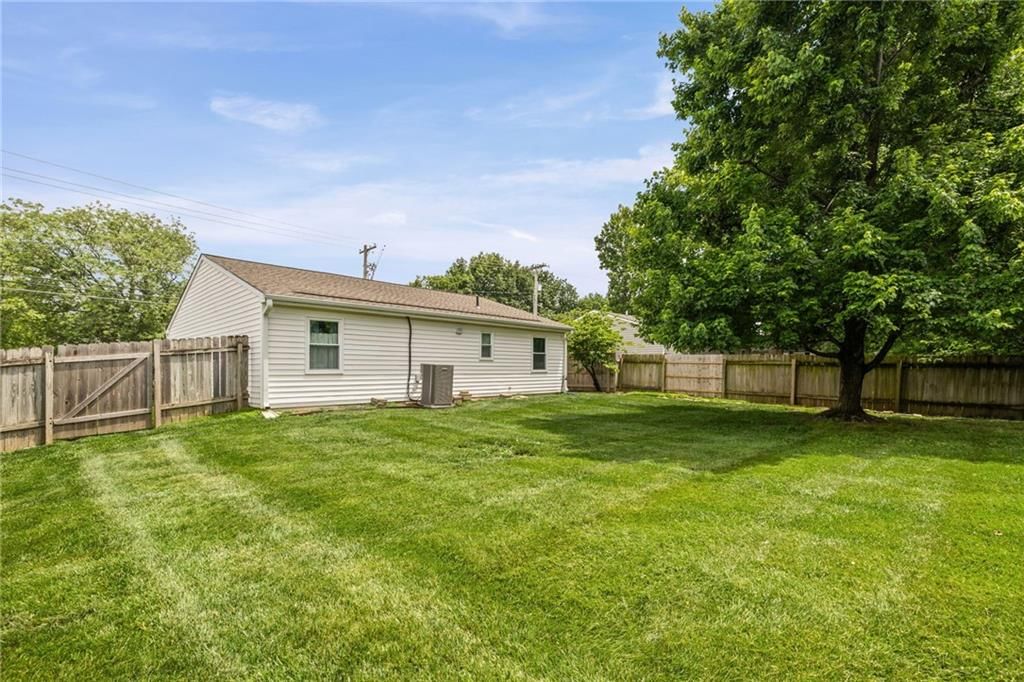 8820 Farley Street — photo 25