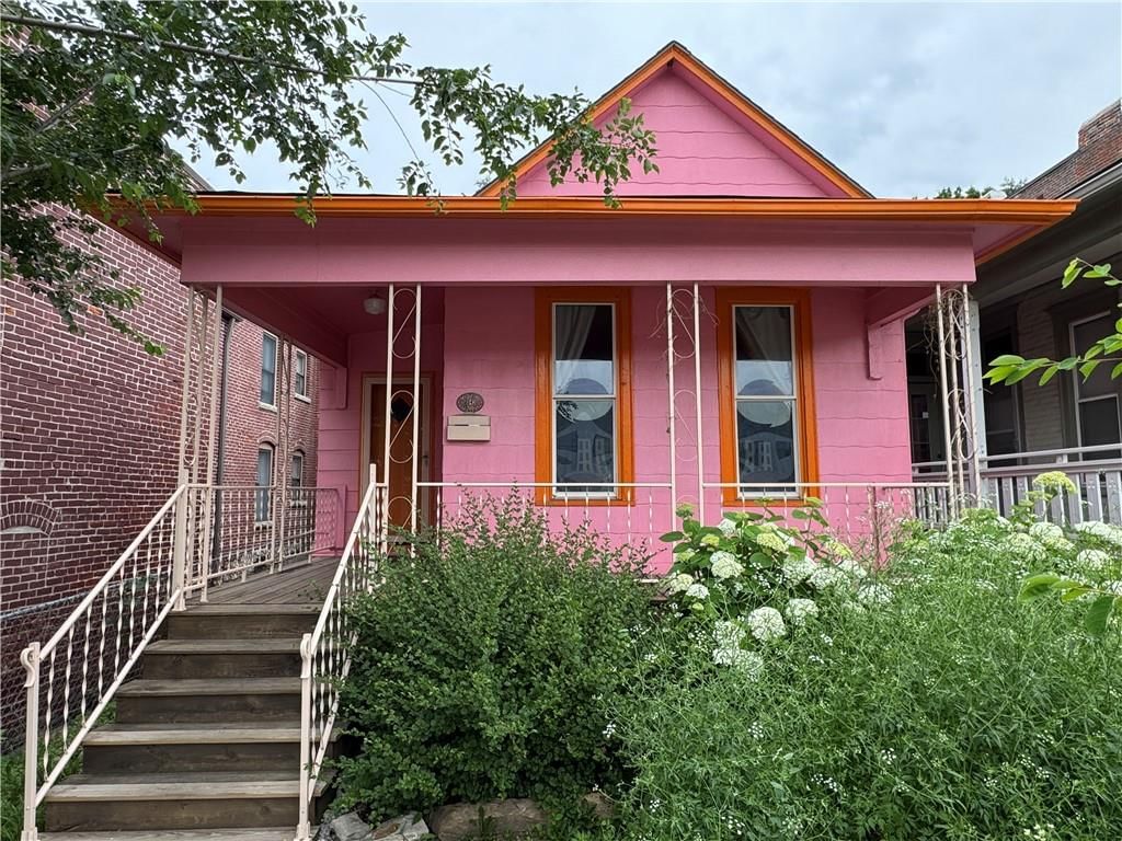 1842 Washington Street — photo 2