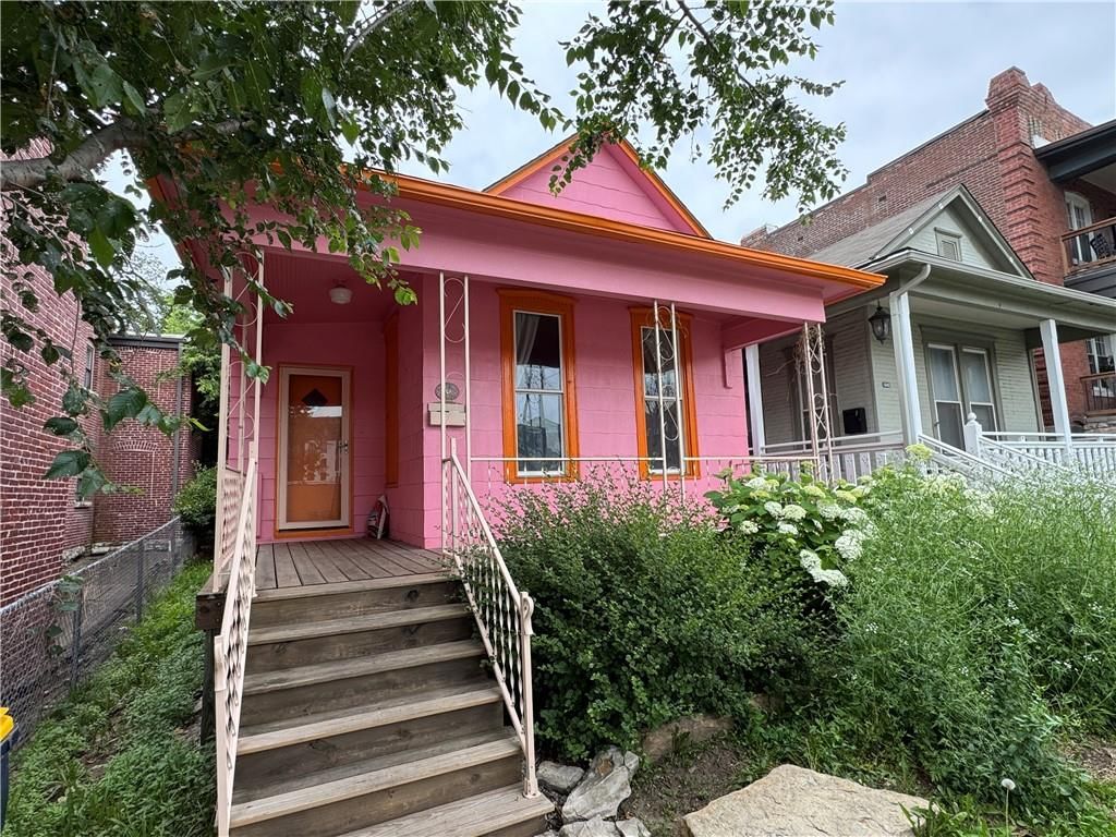 1842 Washington Street — photo 3