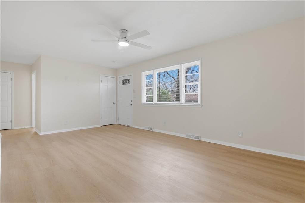 4540 NE 44th Terrace — photo 6