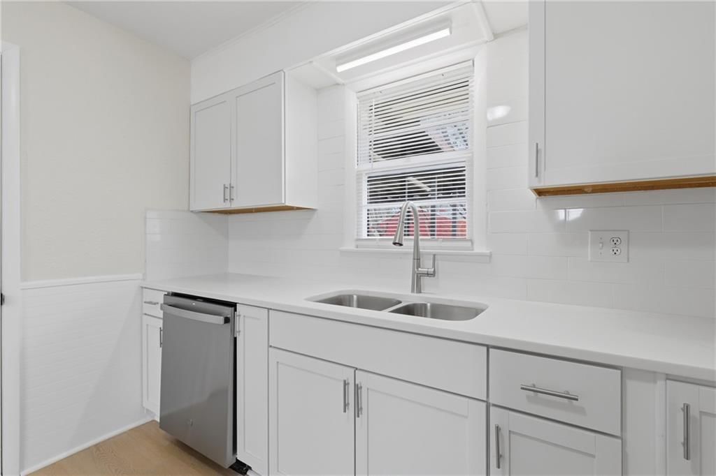 4540 NE 44th Terrace — photo 8