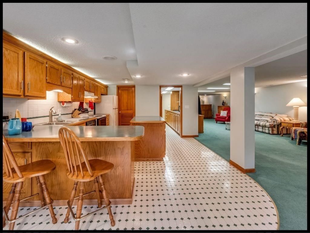 812 Laurel Drive — photo 44