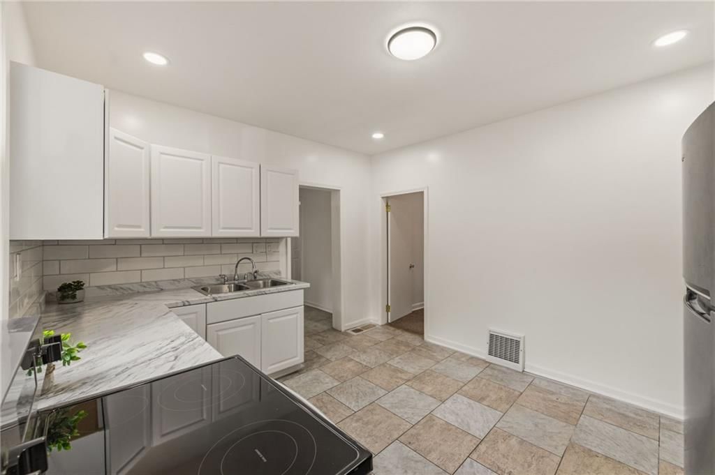 6010 Kenwood Avenue — photo 12