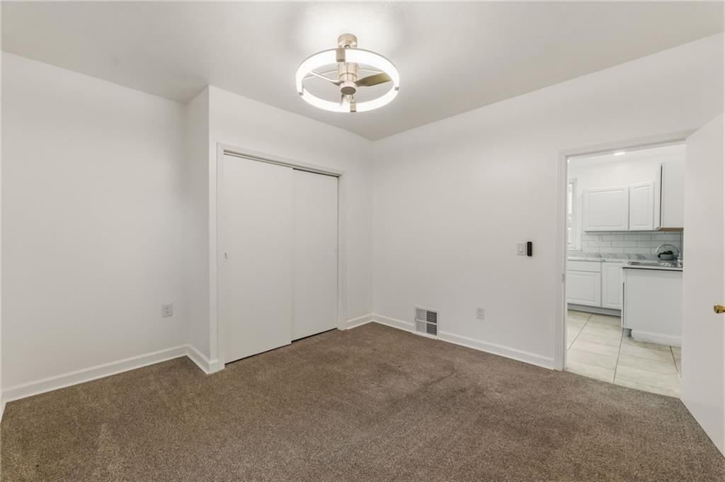 6010 Kenwood Avenue — photo 18