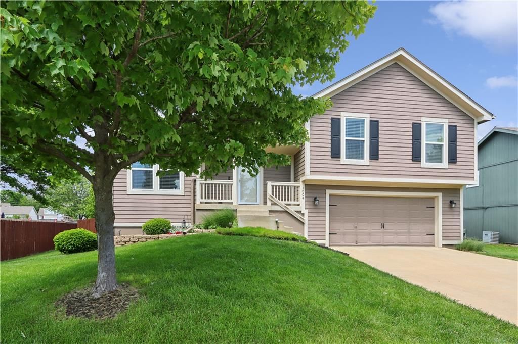1004 E Pumpkin Ridge Street — photo 2