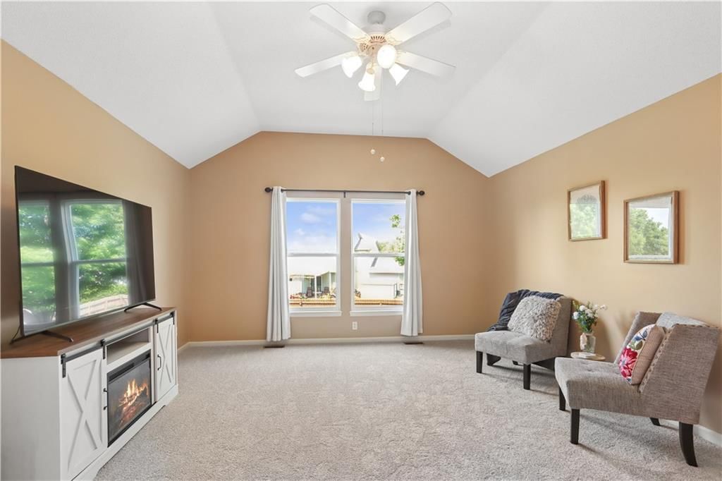 1004 E Pumpkin Ridge Street — photo 4