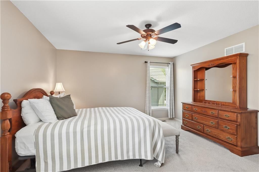1004 E Pumpkin Ridge Street — photo 14