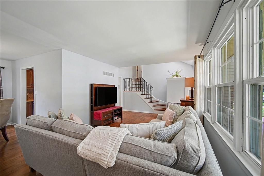 9407 Craig Drive — photo 5