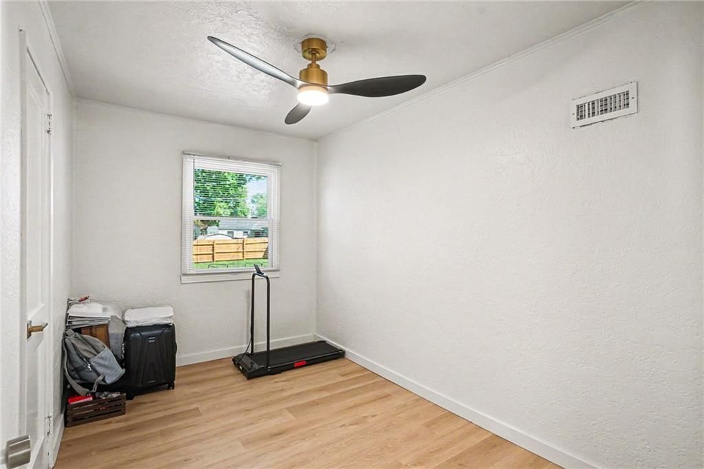 2504 NE 59th Terrace — photo 12