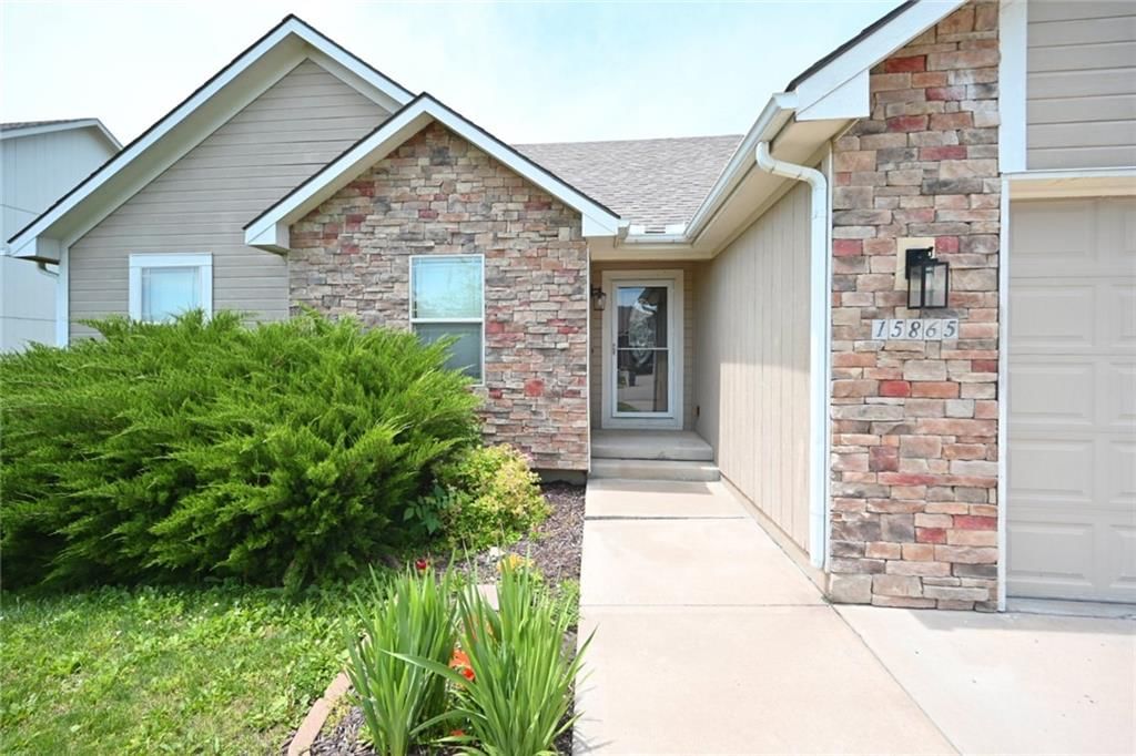 15865 NW Morgan Street — photo 2