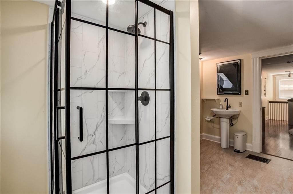 612 Emanuel Cleaver II Boulevard — photo 42