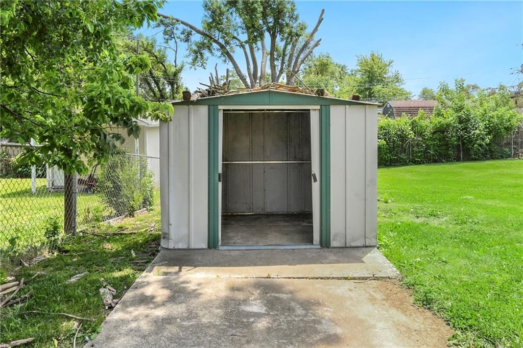 4921 CREST Drive — photo 28