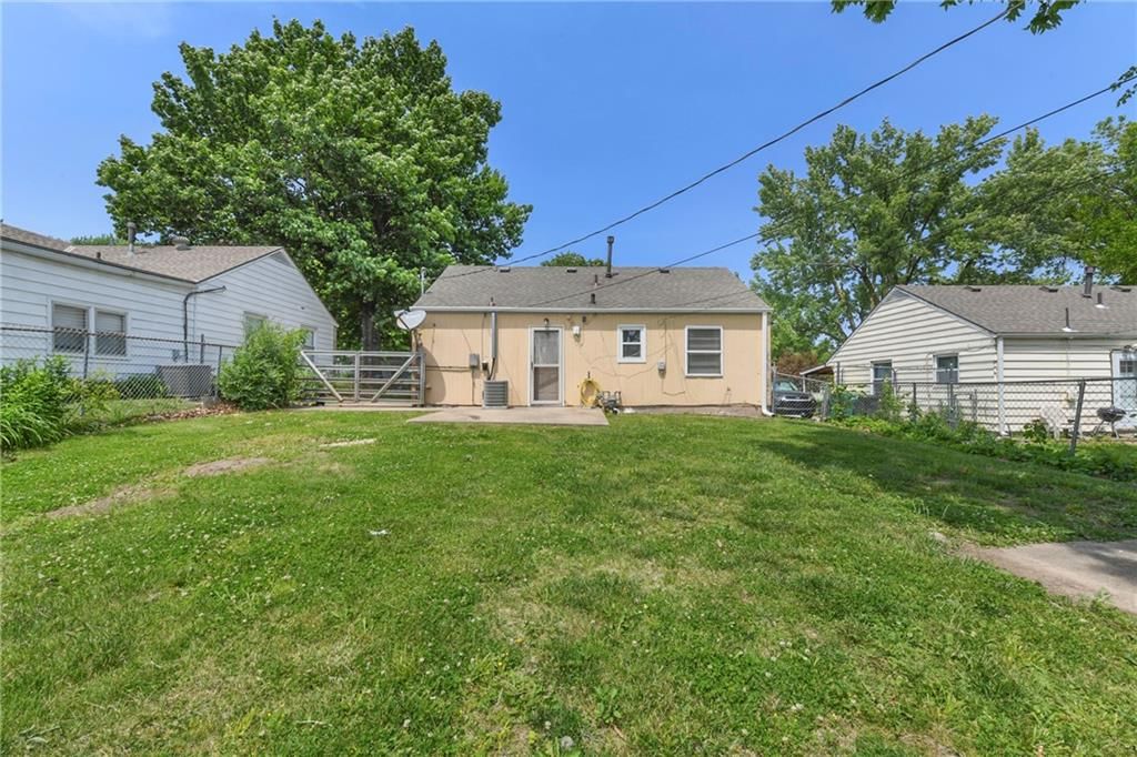 4921 CREST Drive — photo 31
