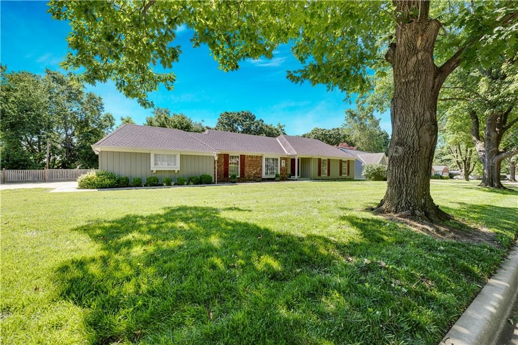 10339 Sagamore Road, Leawood, KS