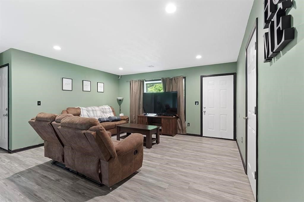 803 N Elm Street — photo 5
