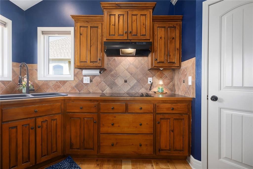 18448 CURRY Street — photo 10
