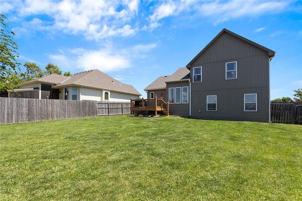 18448 CURRY Street — photo 32