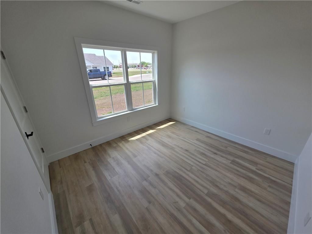 606 Catalpa Street — photo 27
