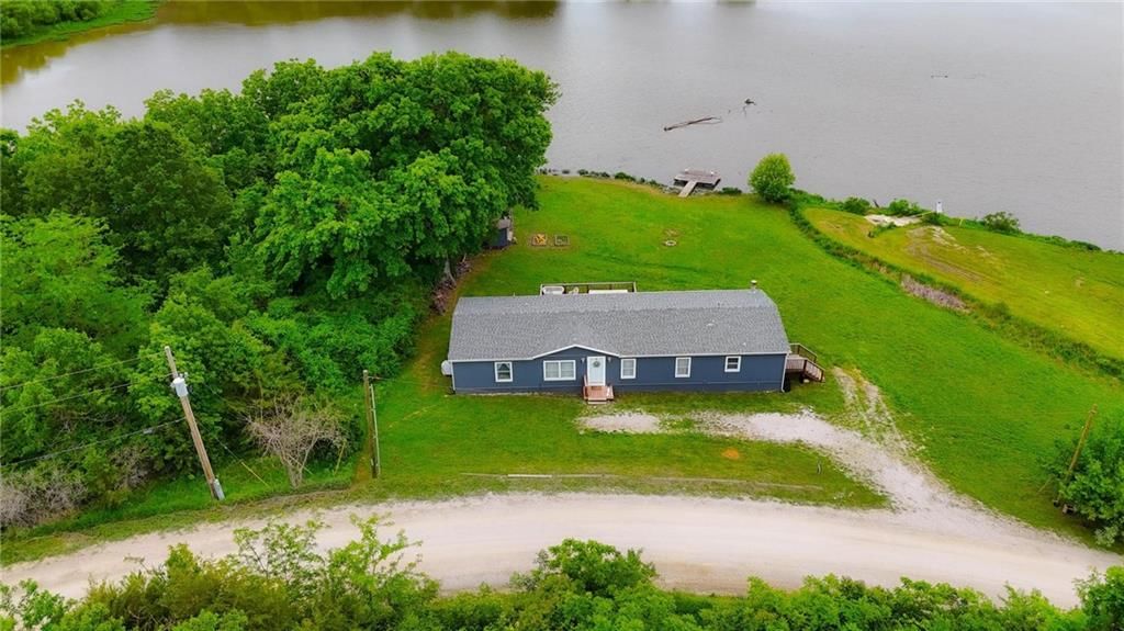 14933 Lakeshore Drive — photo 2