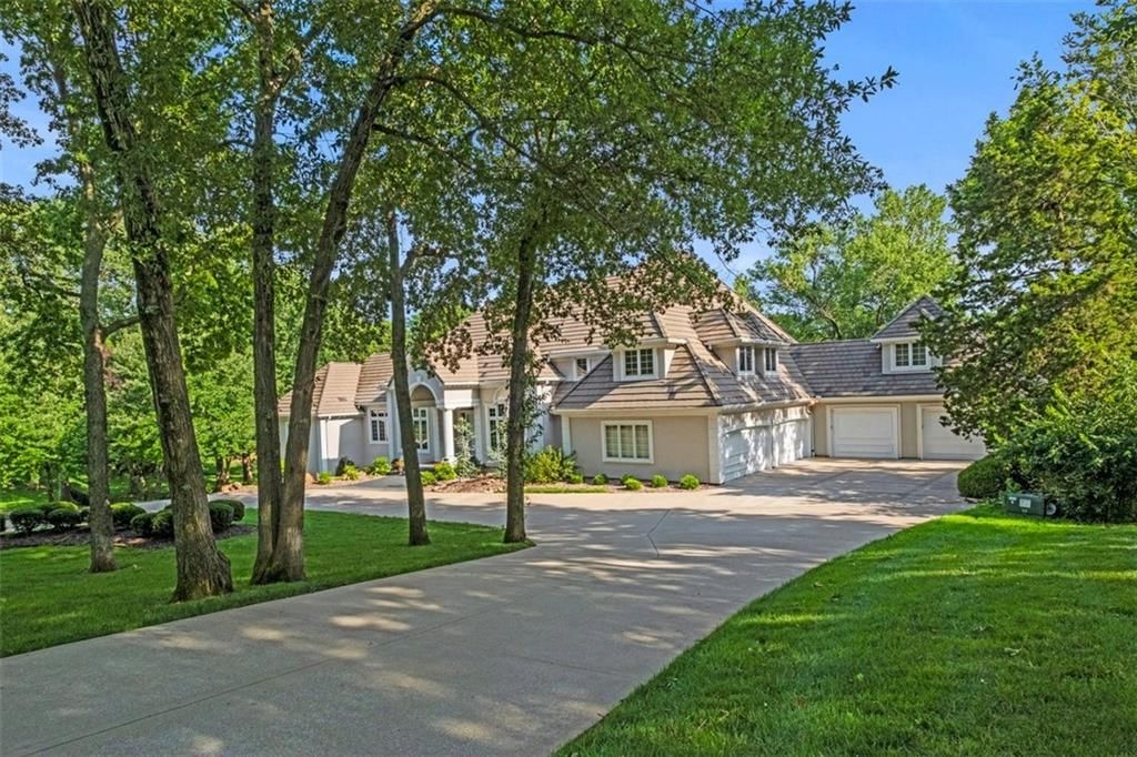 425 NE Saint Andrews Circle — photo 2