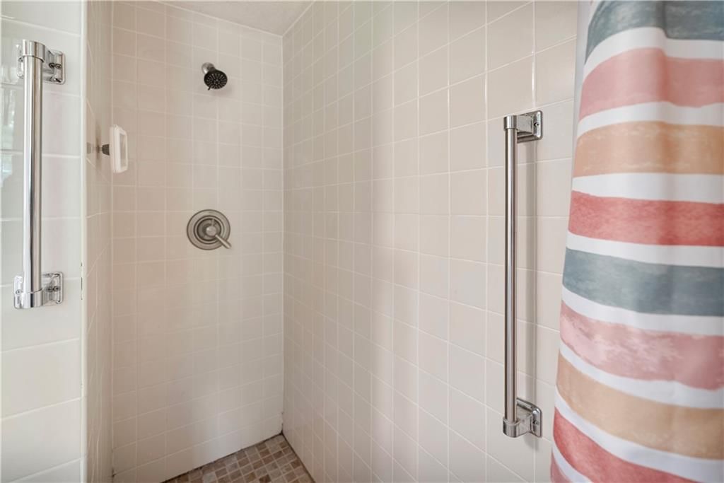 515 Barton Avenue — photo 48