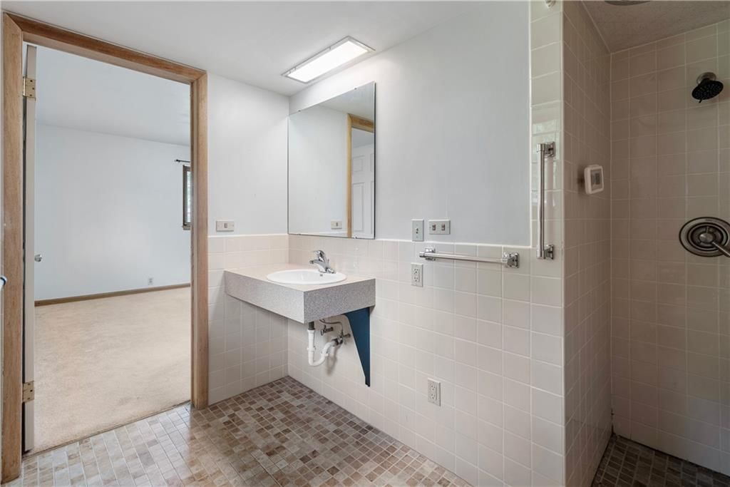 515 Barton Avenue — photo 49