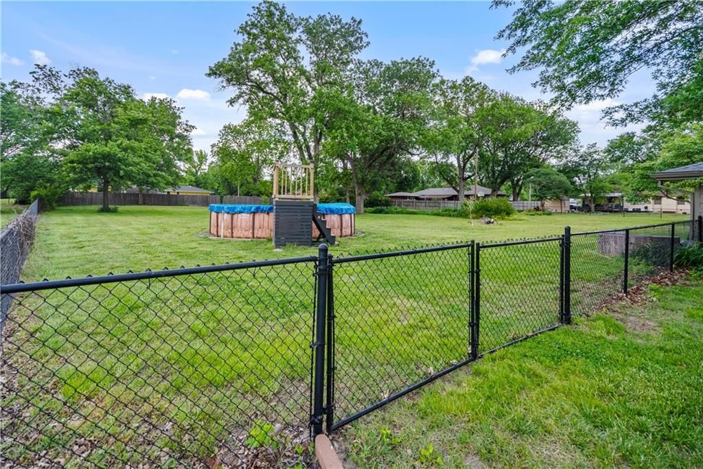 515 Barton Avenue — photo 61