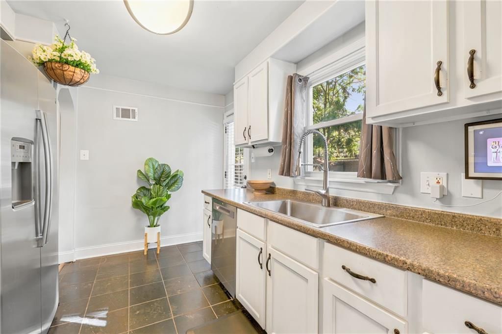 5608 Roeland Drive — photo 11