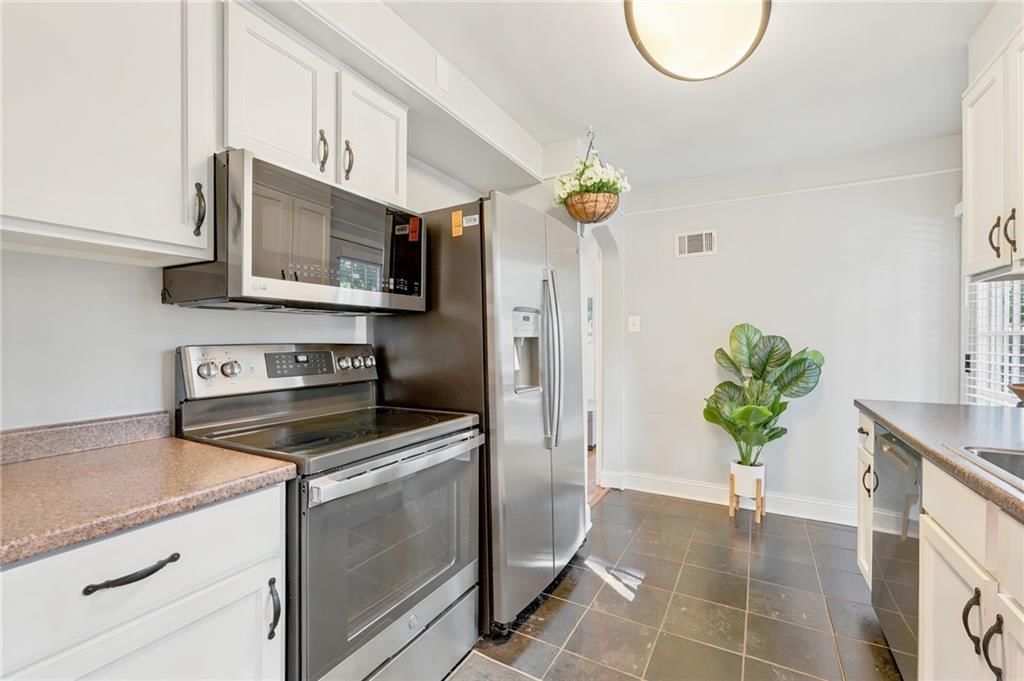 5608 Roeland Drive — photo 13
