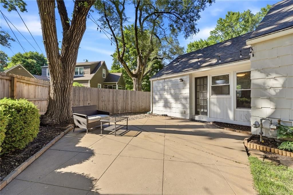 5608 Roeland Drive — photo 29