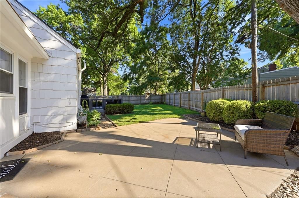 5608 Roeland Drive — photo 30
