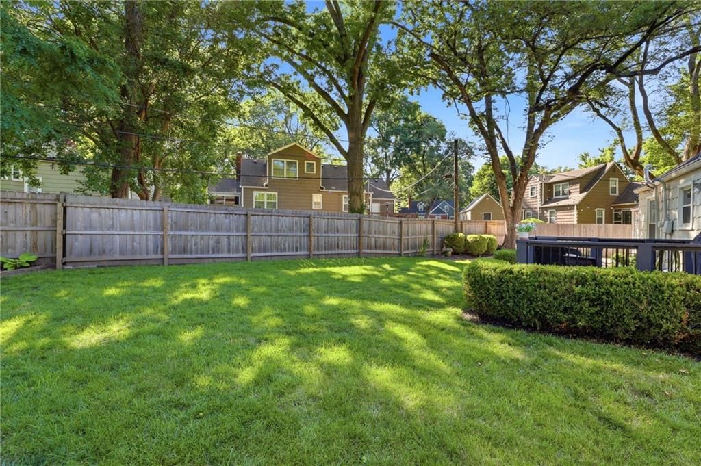 5608 Roeland Drive — photo 32