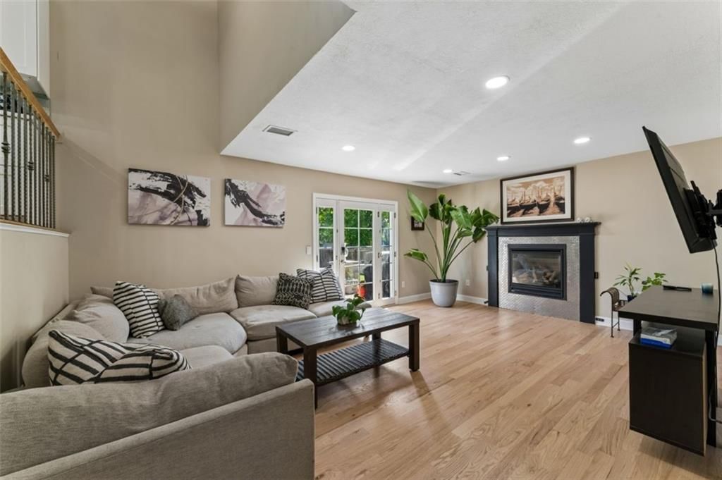 11725 England Street — photo 18