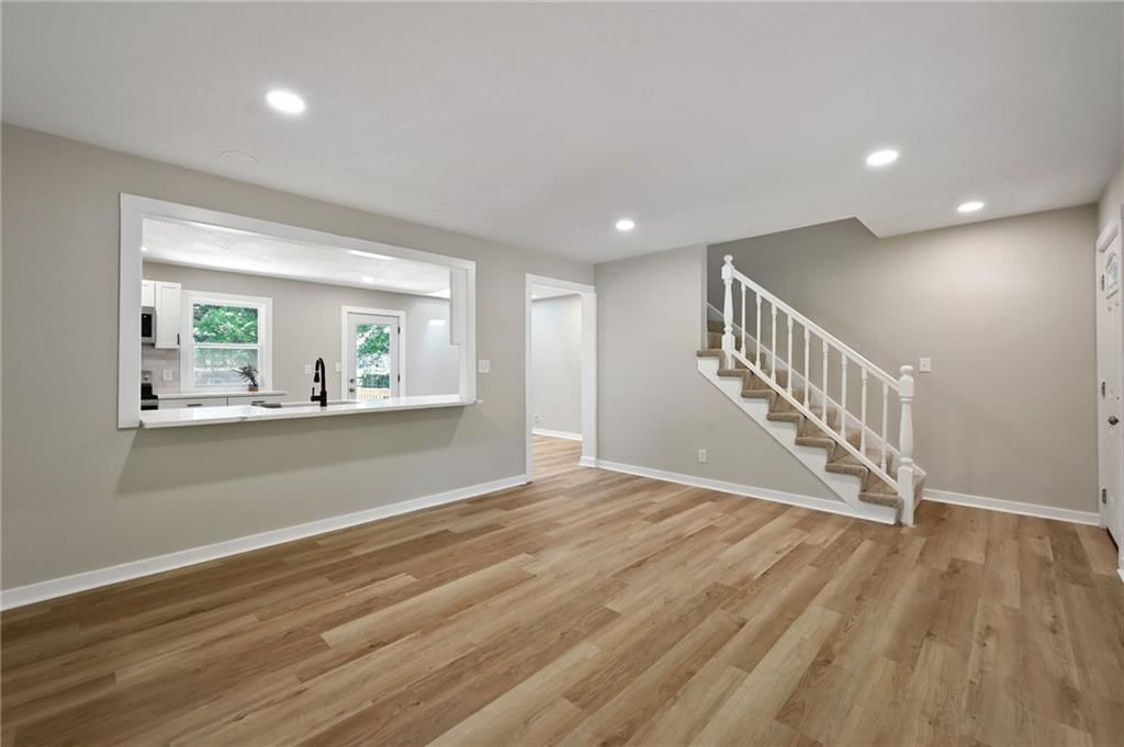 406 E 11th Street — photo 10