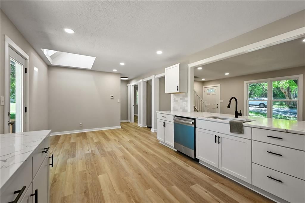 406 E 11th Street — photo 13
