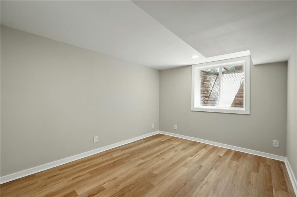 406 E 11th Street — photo 28