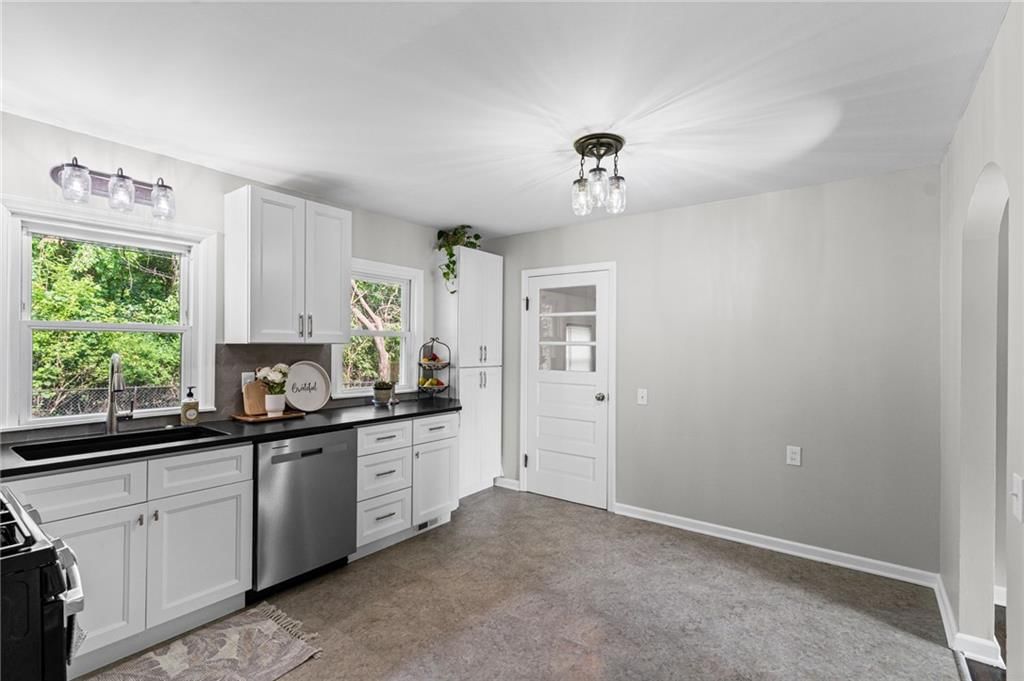 1054 S 45th Terrace — photo 5