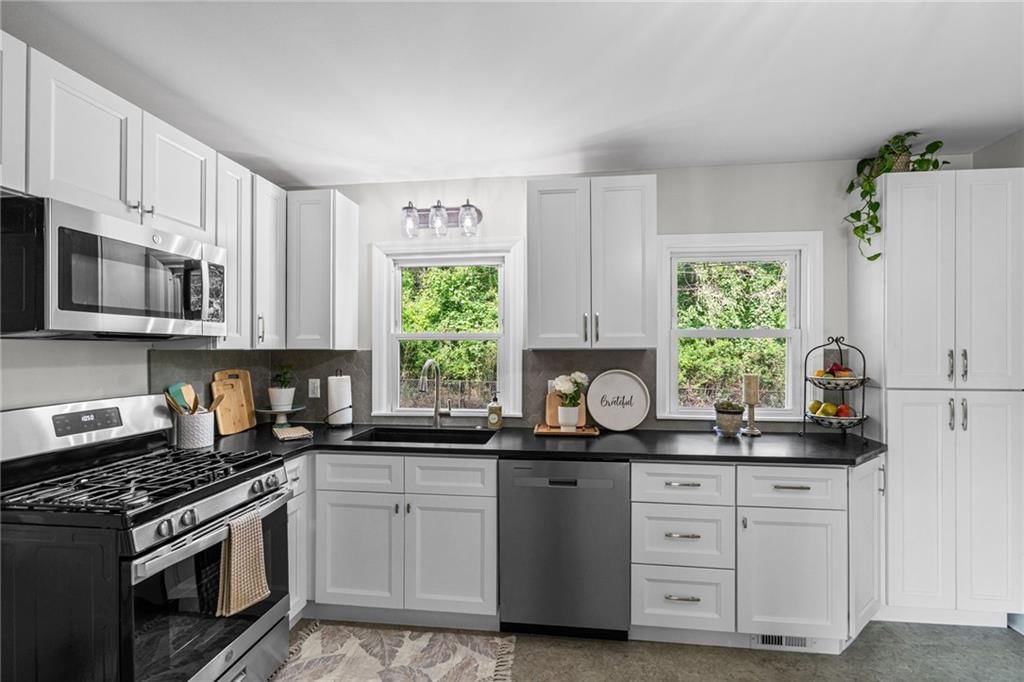 1054 S 45th Terrace — photo 7