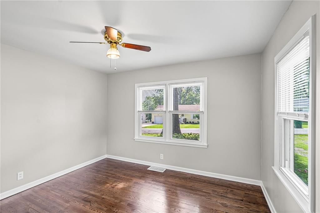 1054 S 45th Terrace — photo 17