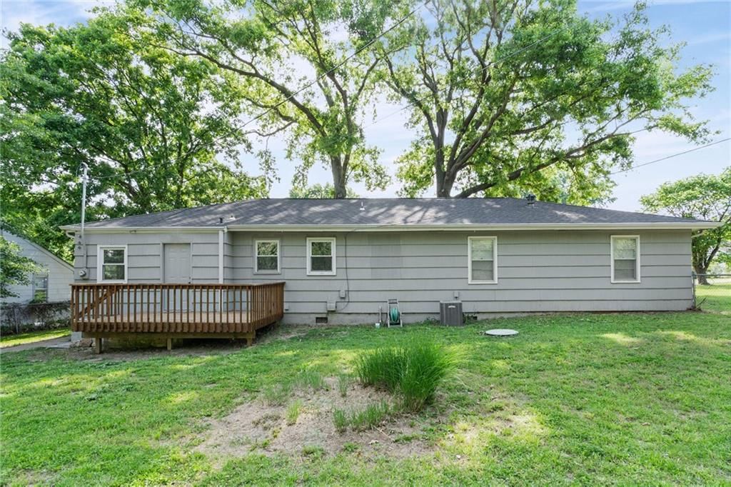 1054 S 45th Terrace — photo 33