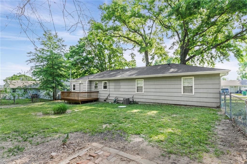 1054 S 45th Terrace — photo 34