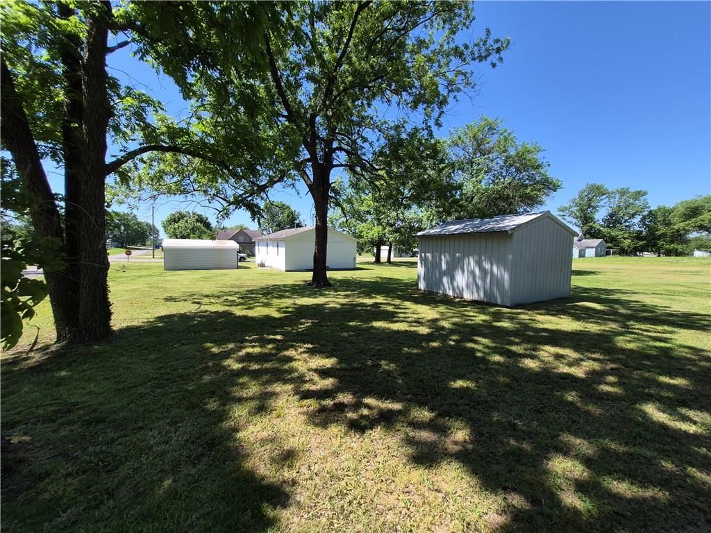 400 W 5th Street — photo 16