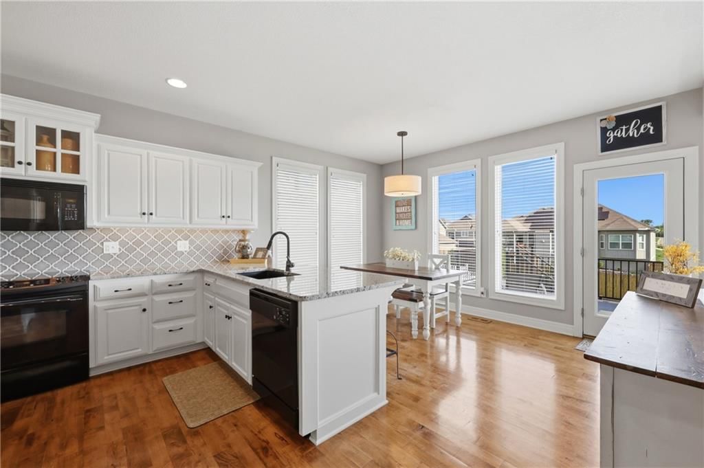 2301 NW Hedgewood Drive — photo 3
