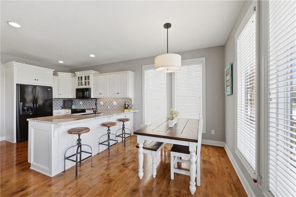 2301 NW Hedgewood Drive — photo 8
