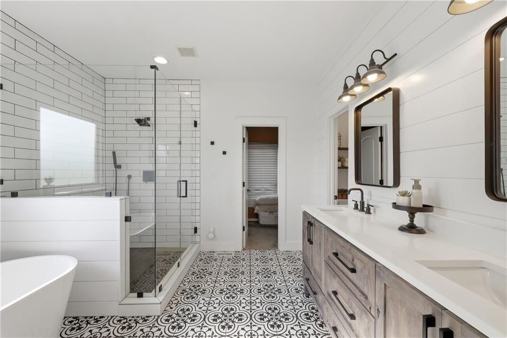 2301 NW Hedgewood Drive — photo 16