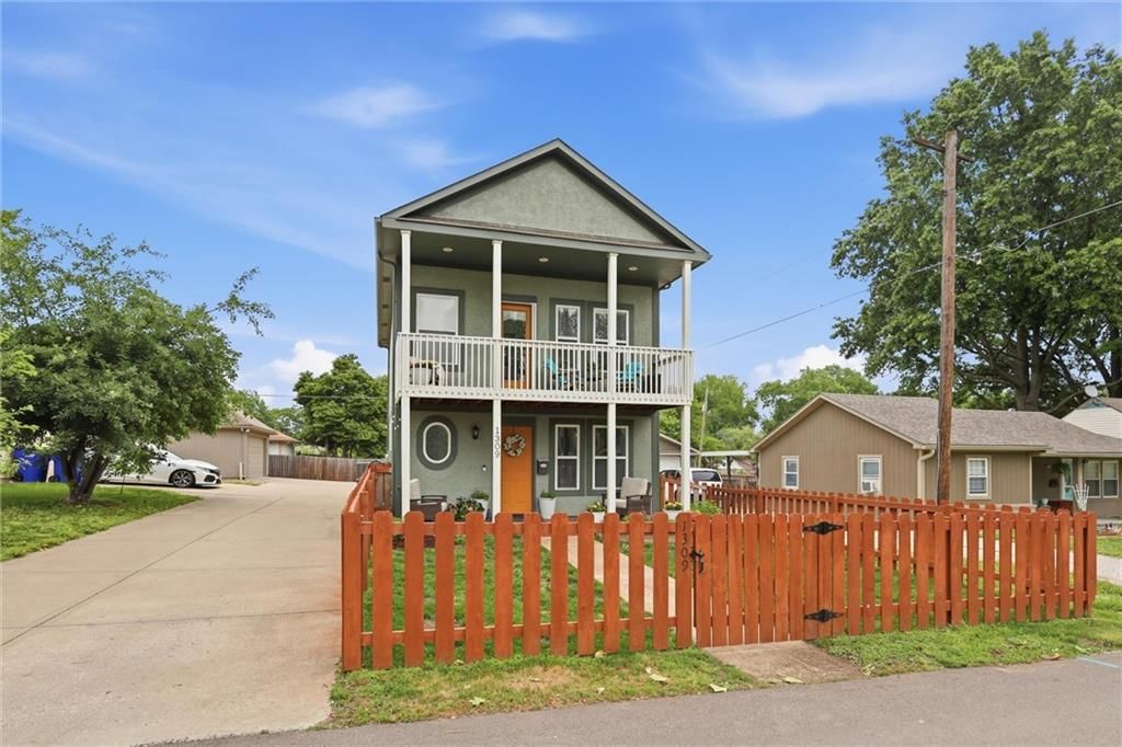 1309 SW South Avenue — photo 3