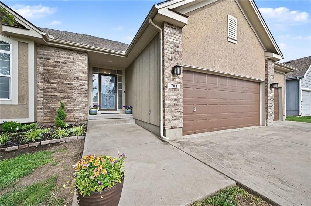 704 Crestridge Drive — photo 4