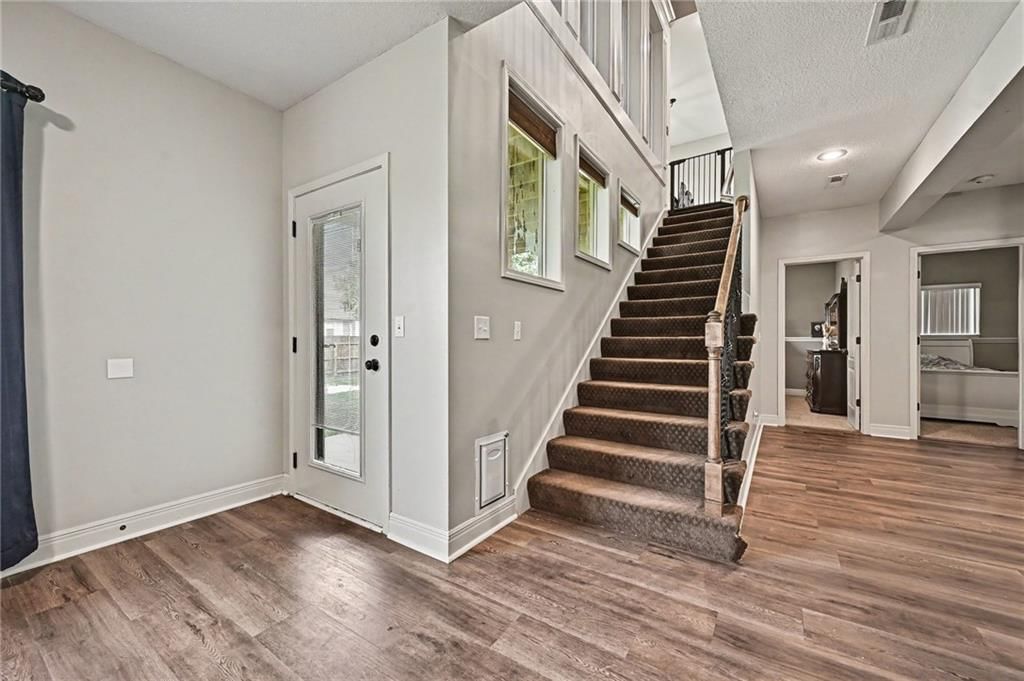 704 Crestridge Drive — photo 8